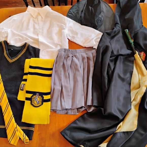 Harry Potter Hufflepuff Costume Complete - Picture 1 of 4